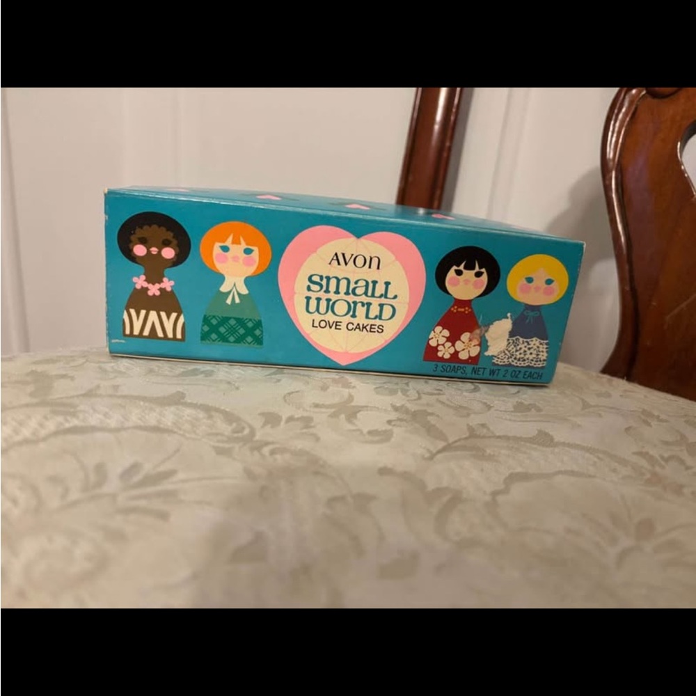 Avon Small World Love Cakes vintage soap